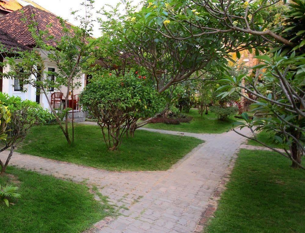 Budhi Beach Inn Kuta Lombok Eksteriør billede